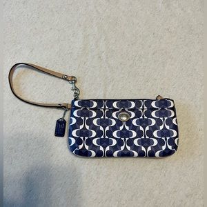 Coach Peyton Dream Go-Go Large Wristlet Navy and White F50590